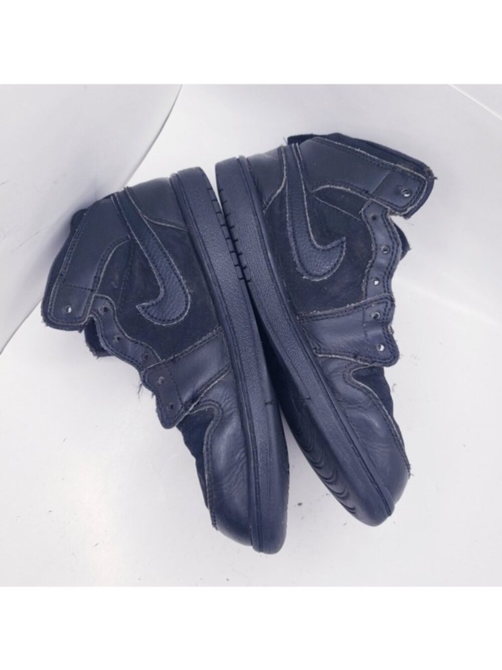 Nike Air Jordan 1 Mid Triple Black Suede & Leather Sneakers Boys Youth Size 2.5 - Picture 9 of 13